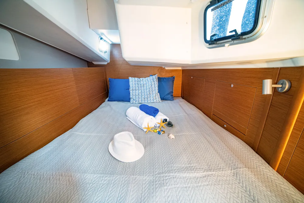 Cabin on Marianna, a Jeanneau Sun Odyssey 410 sailboat at Kontokali, Greece