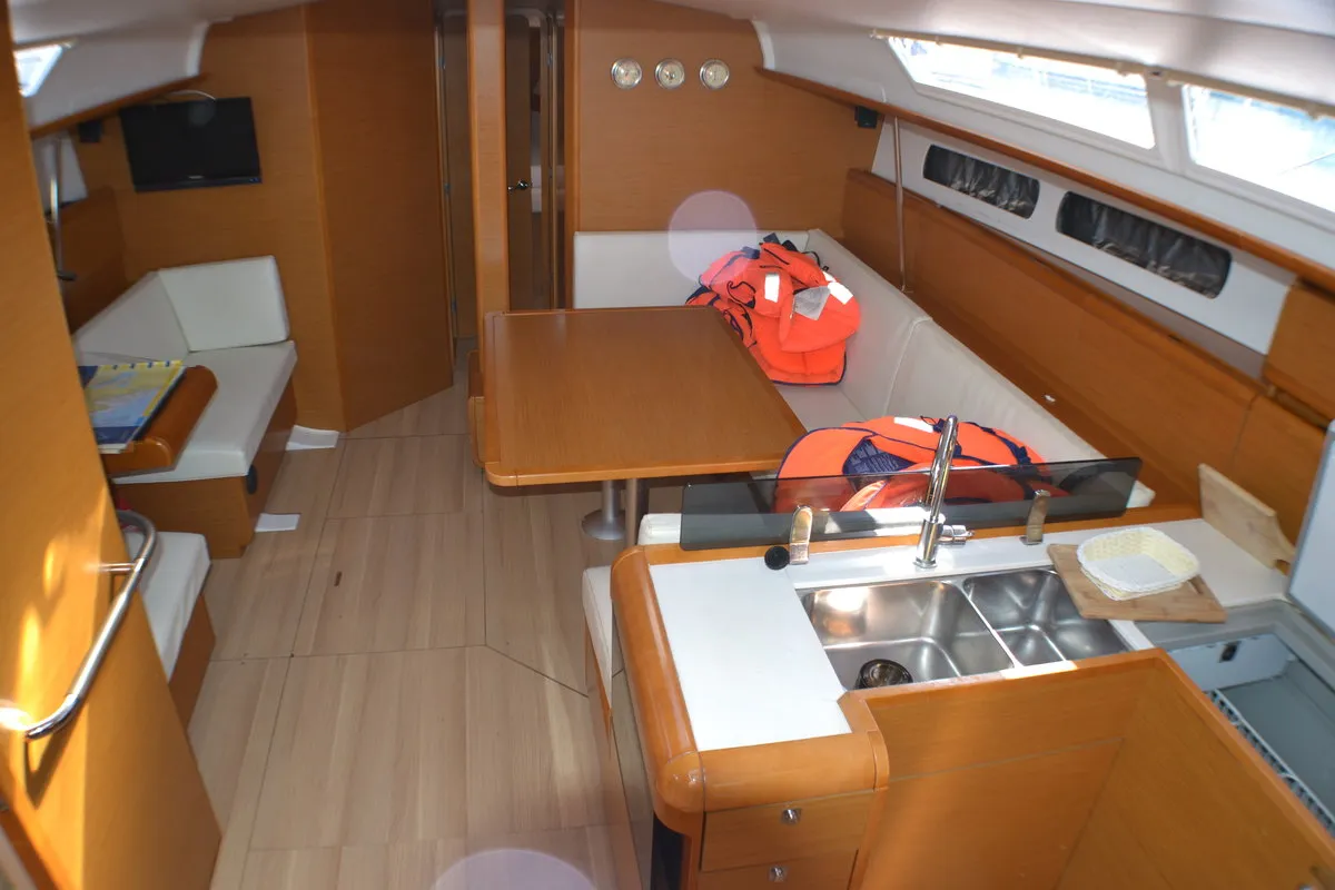 Salon of Libera, a Jeanneau Sun Odyssey 439 sailboat at Općina Sukošan, Croatia