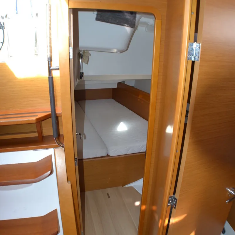 Cabin on Libera, a Jeanneau Sun Odyssey 439 sailboat at Općina Sukošan, Croatia