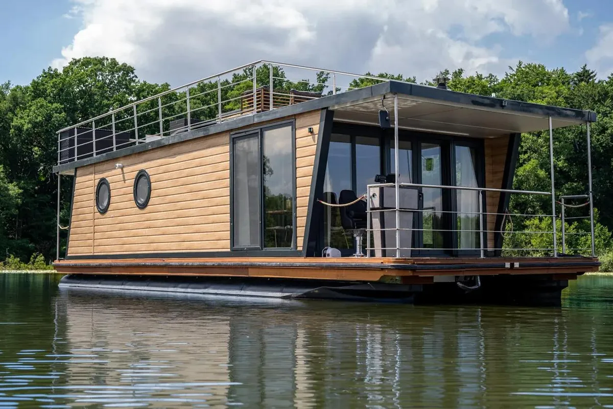Exterior view of Enjoy, a Woma D13* motorboat at Fürstenberg/Havel, Germany
