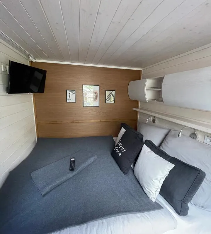 Cabin on Enjoy, a Woma D13* motorboat at Fürstenberg/Havel, Germany