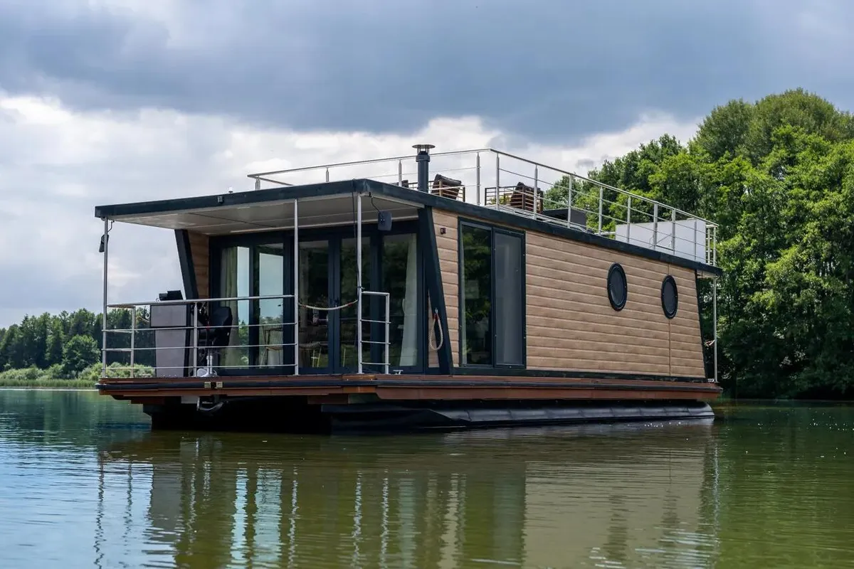 Exterior view of Enjoy, a Woma D13* motorboat at Fürstenberg/Havel, Germany