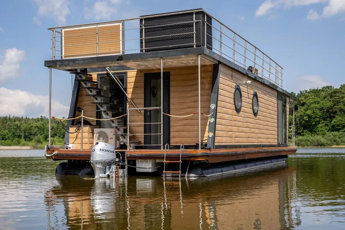 Exterior view of Enjoy, a Woma D13* motorboat at Fürstenberg/Havel, Germany