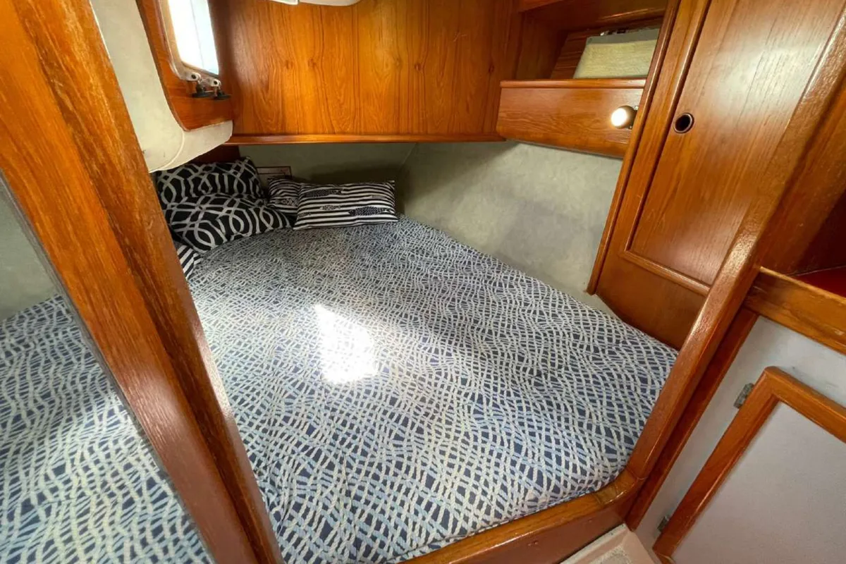 Cabin on Lili Marleen, a Jeanneau Sun Legende 41 sailboat at Horta, Portugal
