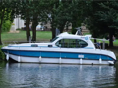 Salon of Arpège, a Nicols Estivale Quattro motorboat at Sablé-sur-Sarthe, France