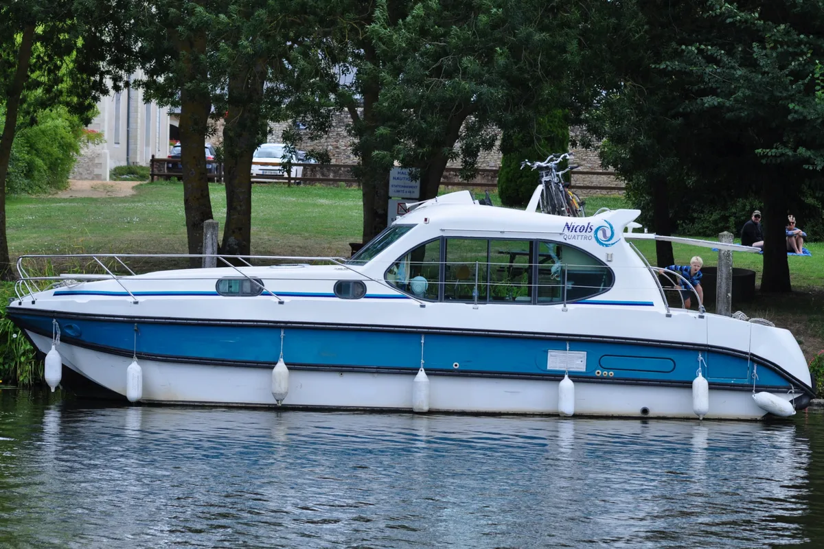 Salon of Arpège, a Nicols Estivale Quattro motorboat at Sablé-sur-Sarthe, France