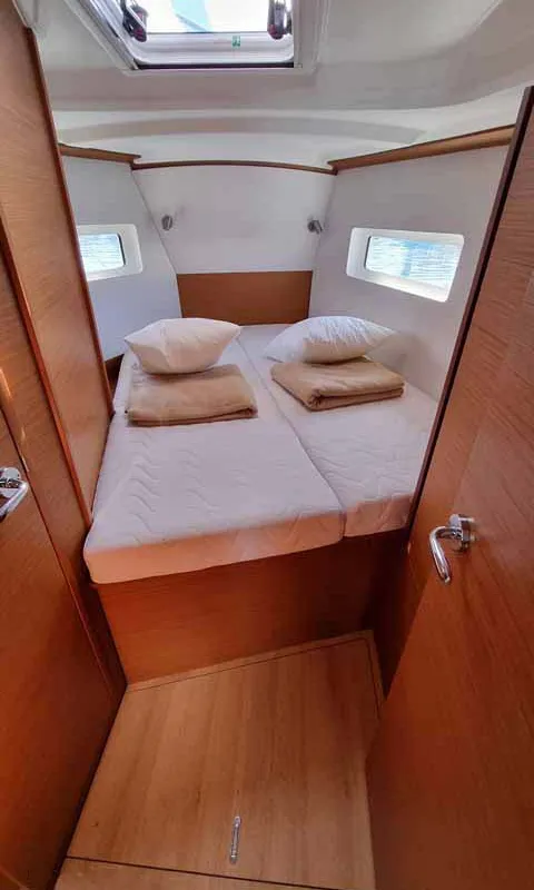 Cabin on Bella Mia, a Jeanneau Sun Odyssey 380 sailboat at Figari/Golfo Aranci, Italy