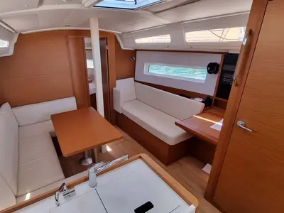 Salon of Bella Mia, a Jeanneau Sun Odyssey 380 sailboat at Figari/Golfo Aranci, Italy