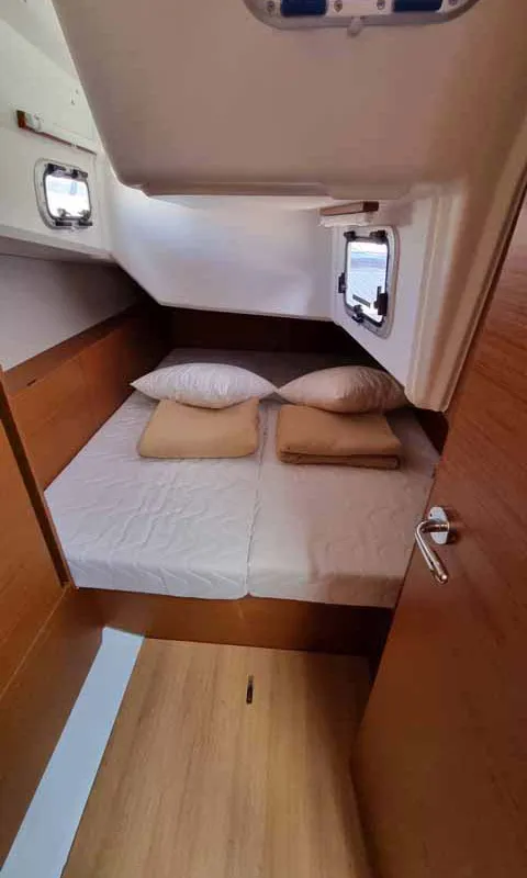 Cabin on Bella Mia, a Jeanneau Sun Odyssey 380 sailboat at Figari/Golfo Aranci, Italy