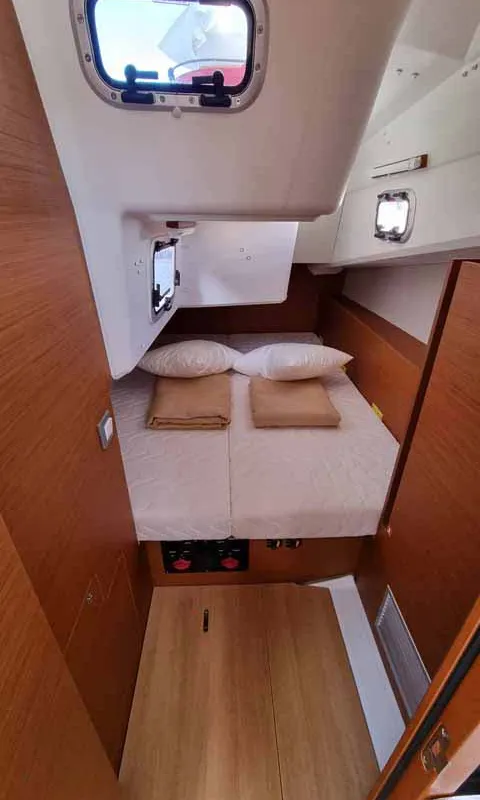 Cabin on Bella Mia, a Jeanneau Sun Odyssey 380 sailboat at Figari/Golfo Aranci, Italy