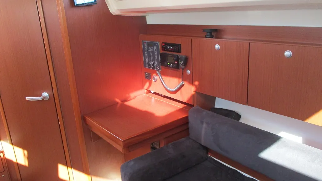 Salon of Ina6, a Hanse 315 sailboat at Altefähr, Germany