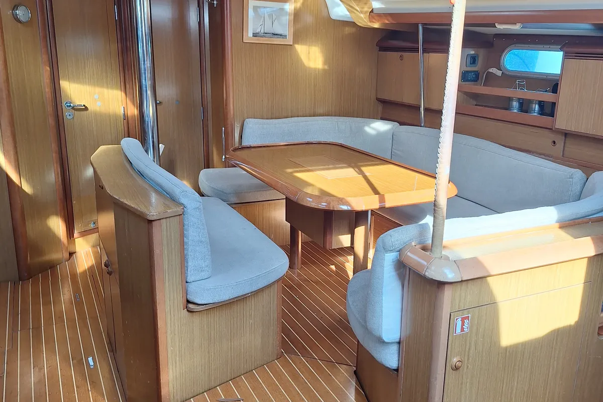 Salon of Rubra, a Jeanneau Sun Odyssey 49 sailboat at Toulon, France