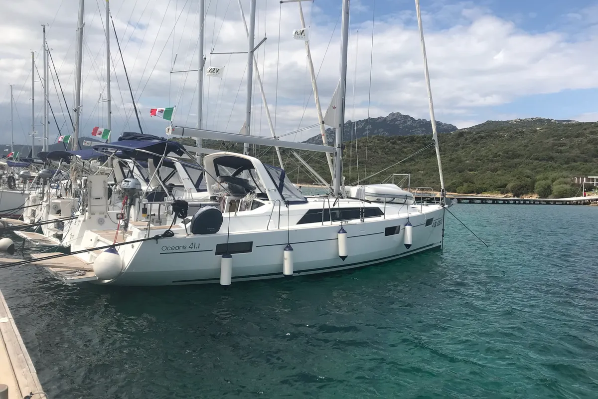 Exterior view of Achemar, a Beneteau Oceanis 41.1 sailboat at Tonnarella, Italy