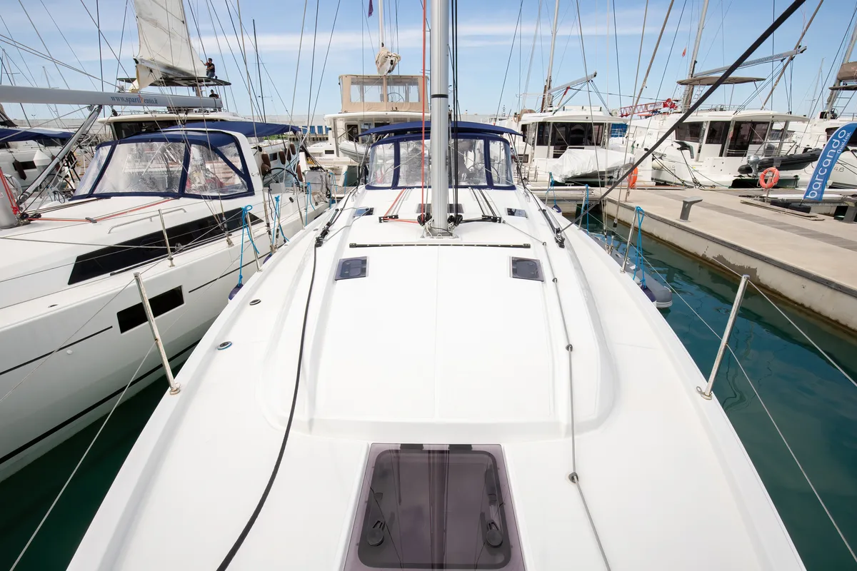 Deck of Cupido - Comfort line, a Beneteau Oceanis 40.1 sailboat at Tonnarella, Italy