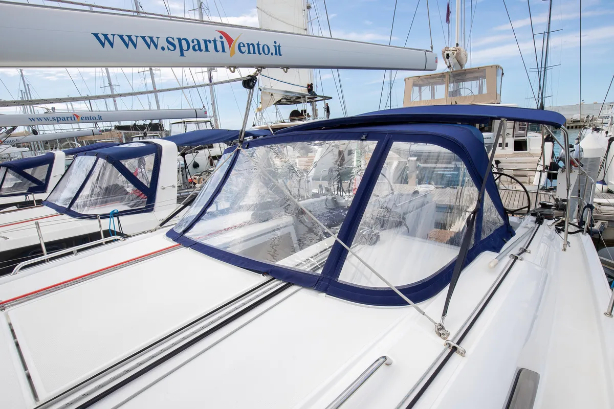 Deck of Cupido - Comfort line, a Beneteau Oceanis 40.1 sailboat at Tonnarella, Italy