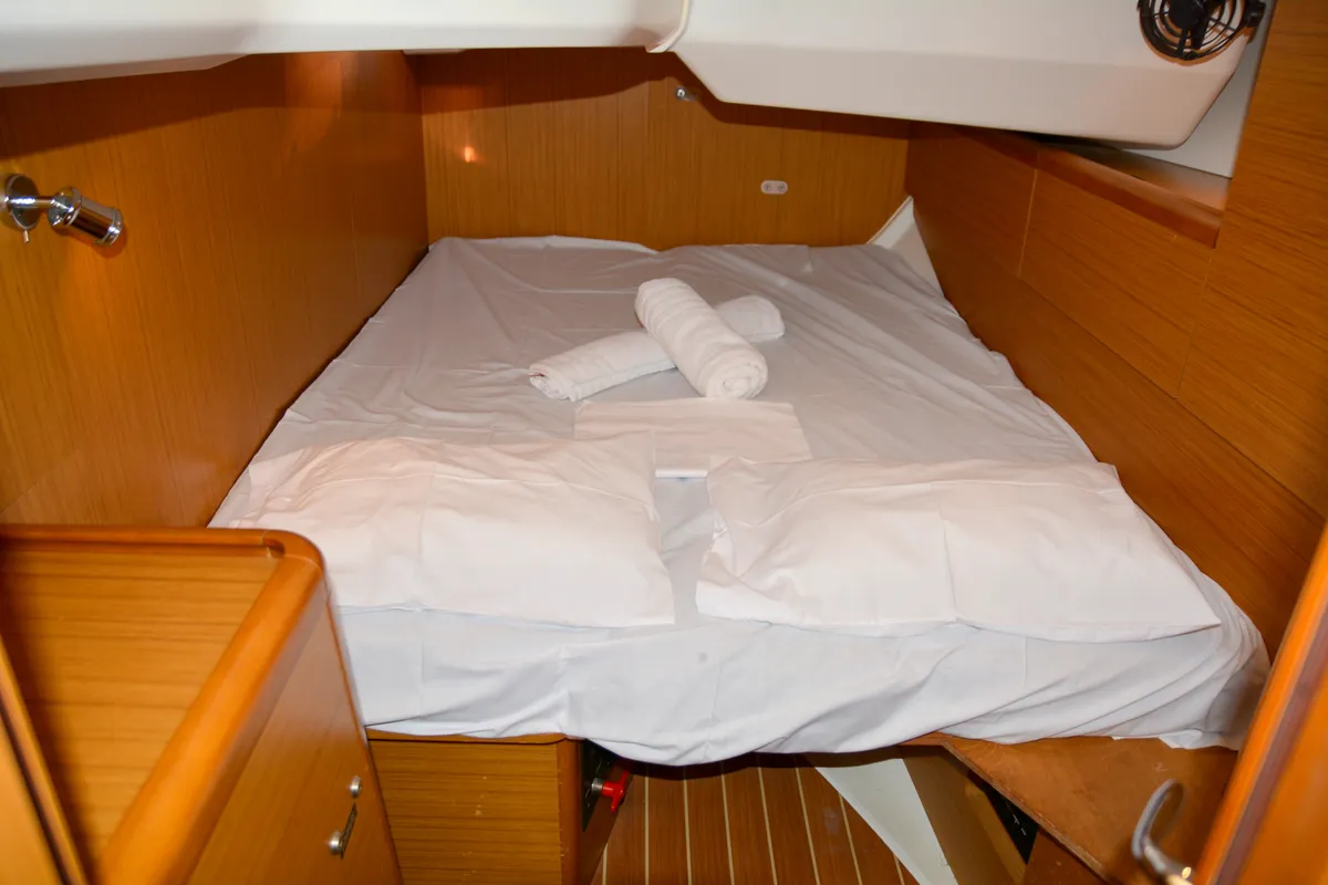 Cabin on Colibrì, a Jeanneau Sun Odyssey 44 i sailboat at Municipal Unit of Lefkada, Greece