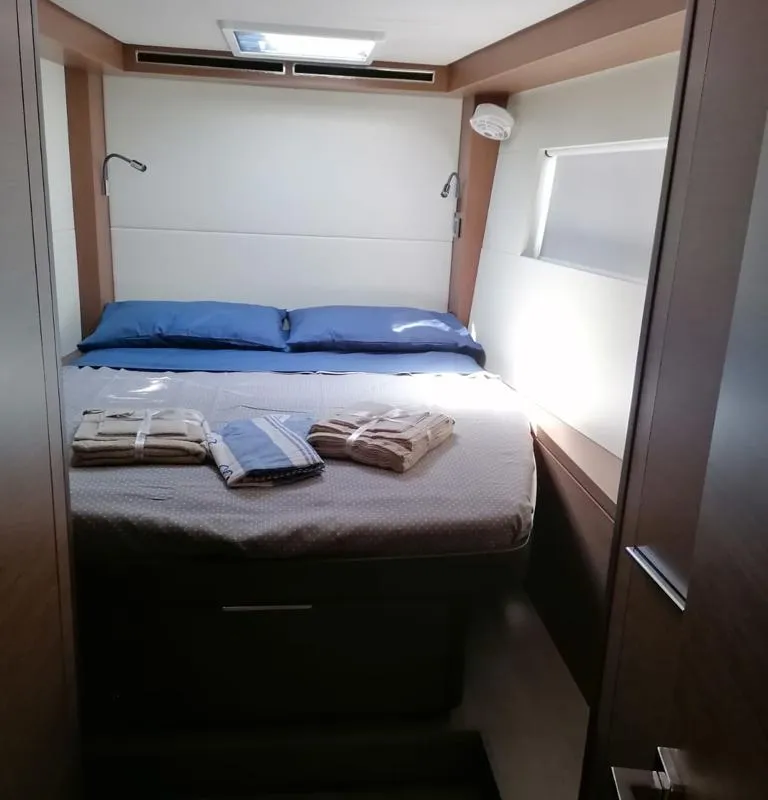 Cabin on Colibrì Platinum Service, a Lagoon 50 catamaran at Castellammare di Stabia, Italy