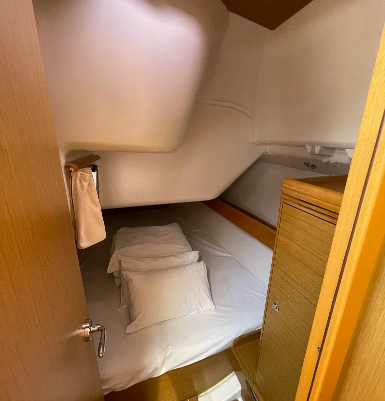 Cabin on Mala, a Jeanneau Sun Odyssey 36i sailboat at Općina Marina, Croatia