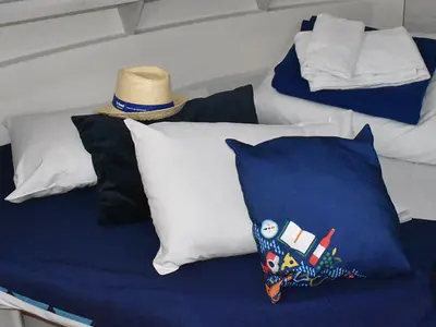 Cabin on Horizon 4 - Premier 8, a Cygnet Horizon 4 motorboat at Saint-Gilles, France