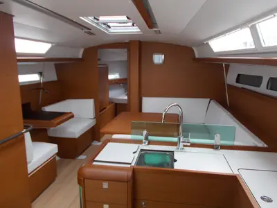 Salon of Dark Eyes, a Jeanneau Sun Odyssey 419 sailboat at Figari/Golfo Aranci, Italy