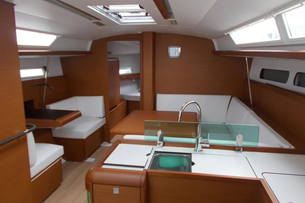 Salon of Dark Eyes, a Jeanneau Sun Odyssey 419 sailboat at Figari/Golfo Aranci, Italy