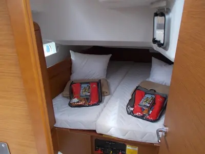 Cabin on Dark Eyes, a Jeanneau Sun Odyssey 419 sailboat at Figari/Golfo Aranci, Italy