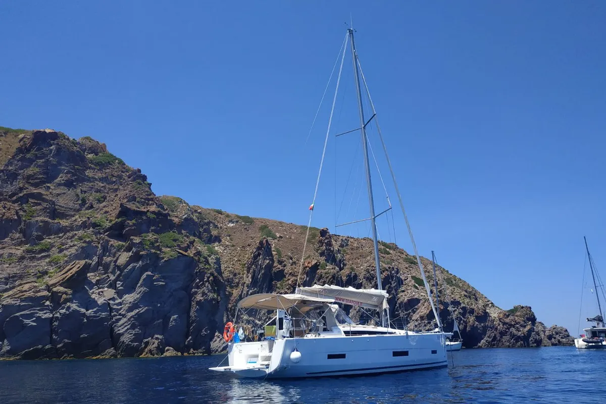 Friend Planet, a Dufour 390 GL sailboat at Tonnarella, Italy