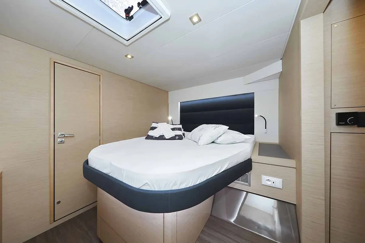 Cabin on Fee, a Fountaine Pajot Saona 47 Quintet catamaran at Grad Biograd na Moru, Croatia