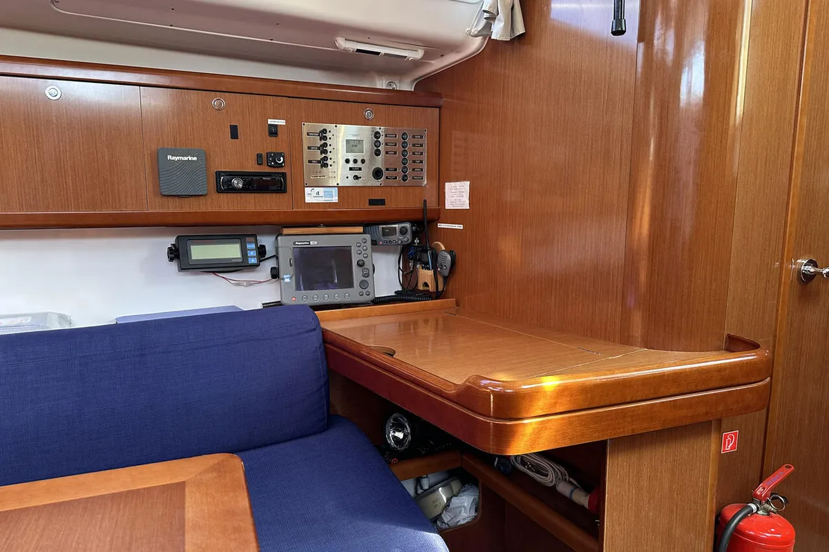 Salon of Andrea, a Beneteau Oceanis 43 sailboat at Heiligenhafen, Germany