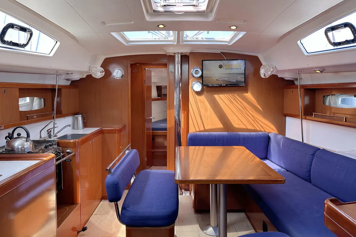 Salon of Andrea, a Beneteau Oceanis 43 sailboat at Heiligenhafen, Germany