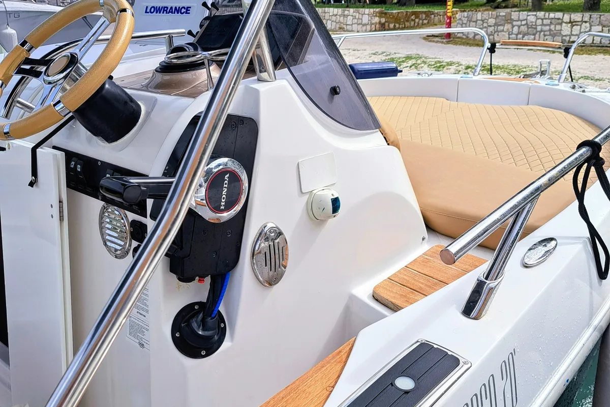Deck of Dory, a Sessa Marine Key Largo 24 motorboat at Grad Trogir, Croatia