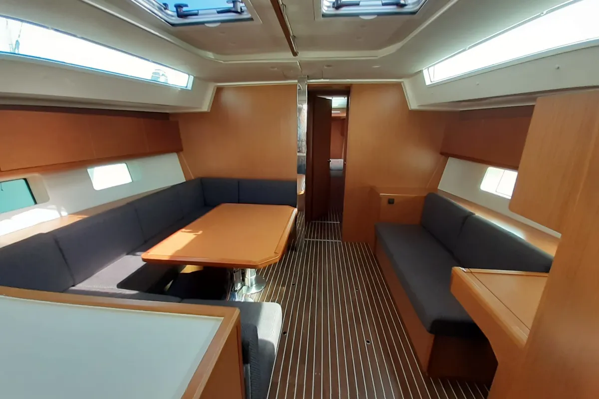 Salon of Aurora, a Bavaria C45 sailboat at Punta Ala, Italy