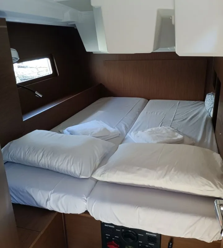 Cabin on Zoe, a Beneteau Oceanis 46.1 sailboat at Volos, Greece