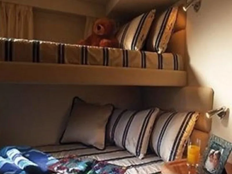 Cabin on Aviator, a Sunseeker Manhattan 50 motorboat at Primošten, Croatia