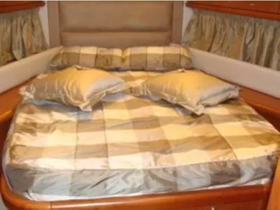 Cabin on Aviator, a Sunseeker Manhattan 50 motorboat at Primošten, Croatia