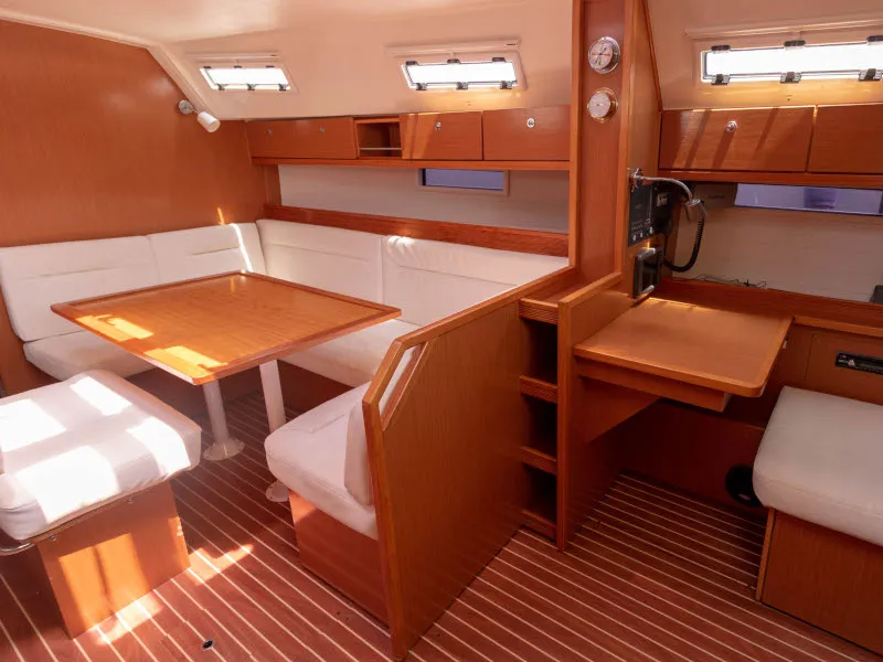 Salon of Ginevra, a Bavaria 40 Cruiser sailboat at Palermo, Italy