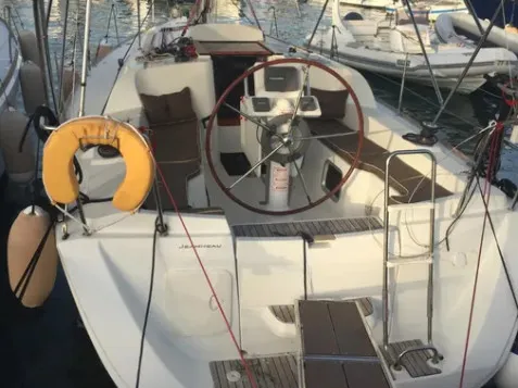 Cockpit of Carry On, a Jeanneau Sun Odyssey 33i sailboat at Kontokali, Greece