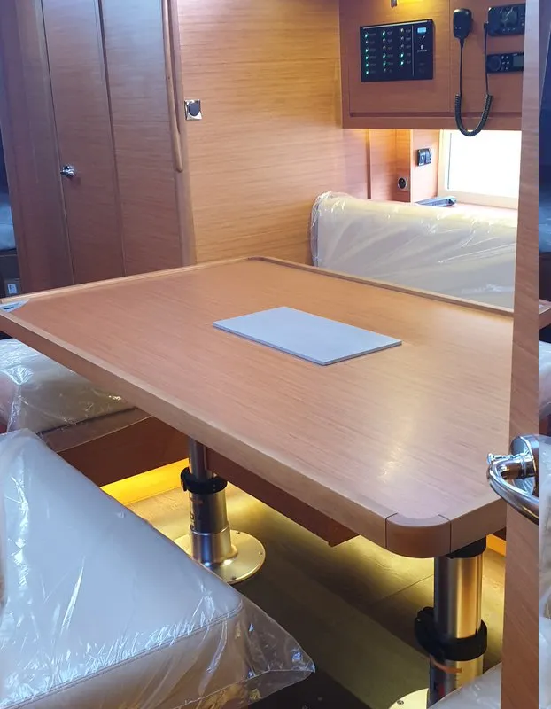 Salon of Valchiria, a Dufour 470 sailboat at Tonnarella, Italy