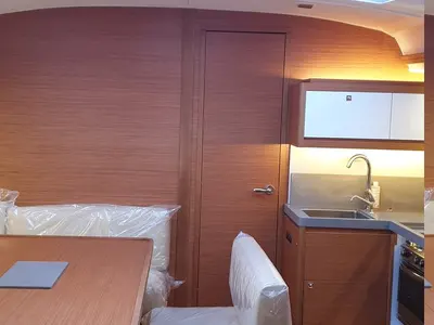 Salon of Valchiria, a Dufour 470 sailboat at Tonnarella, Italy