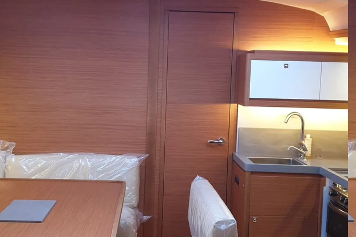 Salon of Valchiria, a Dufour 470 sailboat at Tonnarella, Italy