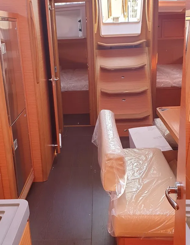 Salon of Valchiria, a Dufour 470 sailboat at Tonnarella, Italy