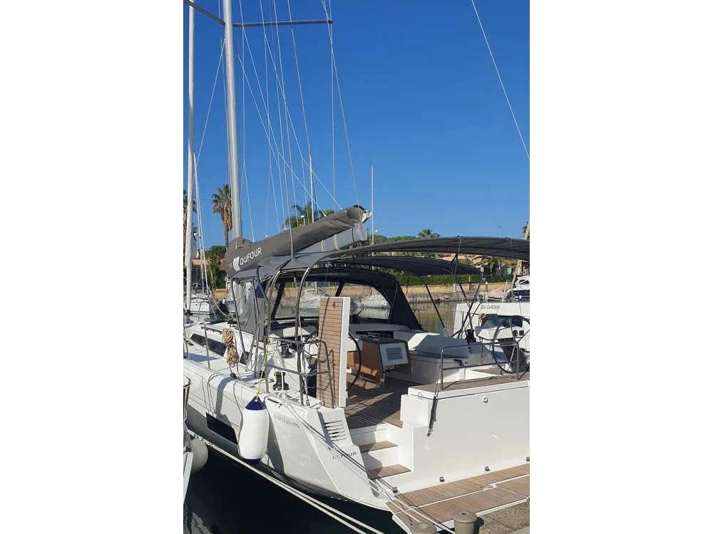 Exterior view of Valchiria, a Dufour 470 sailboat at Tonnarella, Italy