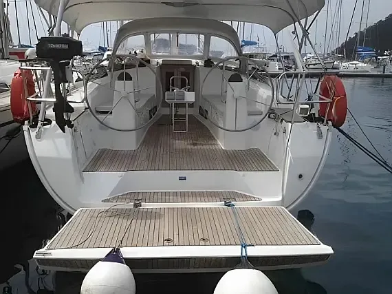 Deck of Daidalos, a Bavaria 40 Cruiser sailboat at Ellomenos, Greece