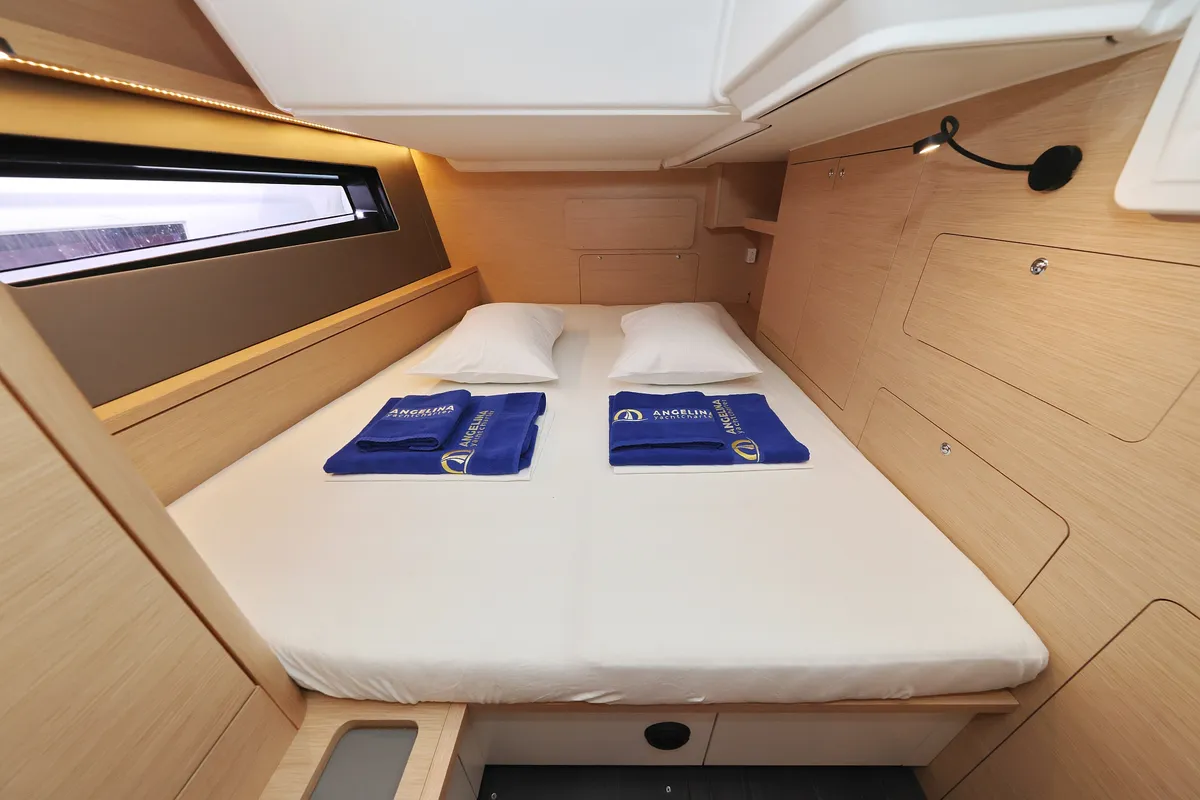 Cabin on Ocean Rose, a Dufour 48 sailboat at Općina Sukošan, Croatia