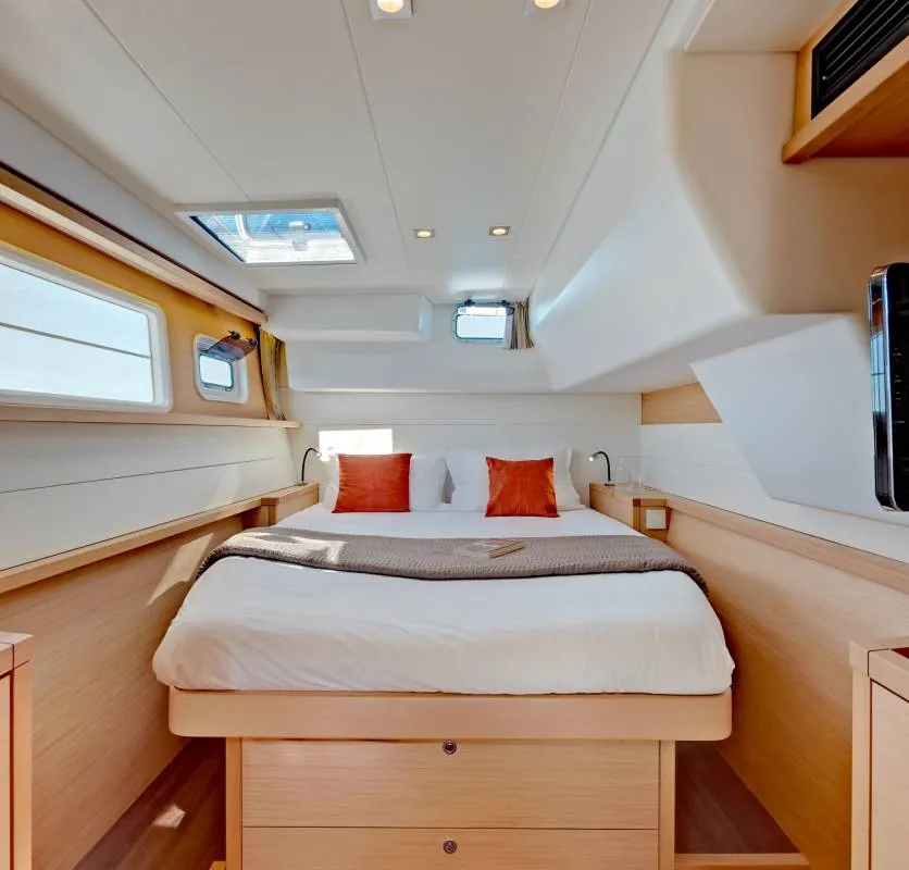 Cabin on Remire, a Lagoon 450 S catamaran at Roche Caiman, Seychelles