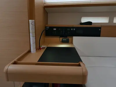 Salon of Impavida, a Jeanneau Sun Odyssey 519 sailboat at San Vincenzo, Italy