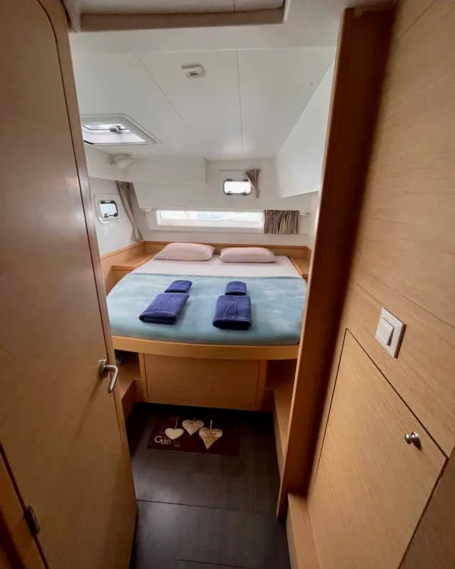 Cabin on Ocean Light, a Lagoon 42 catamaran at Figari/Golfo Aranci, Italy