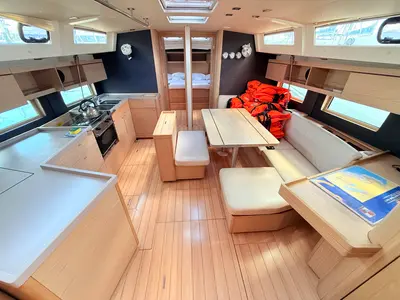 Salon of Daria & Engara, a Beneteau Oceanis 46.1 sailboat at Općina Sukošan, Croatia