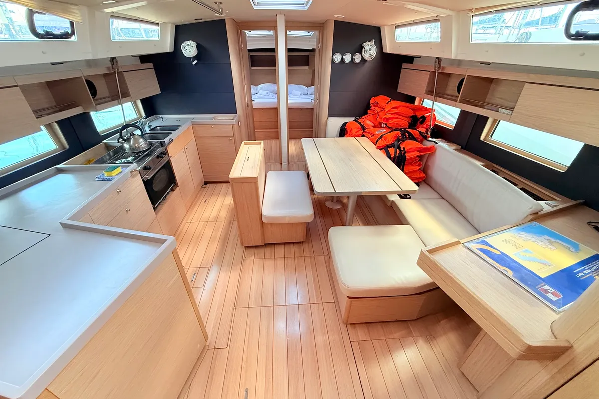 Salon of Daria & Engara, a Beneteau Oceanis 46.1 sailboat at Općina Sukošan, Croatia