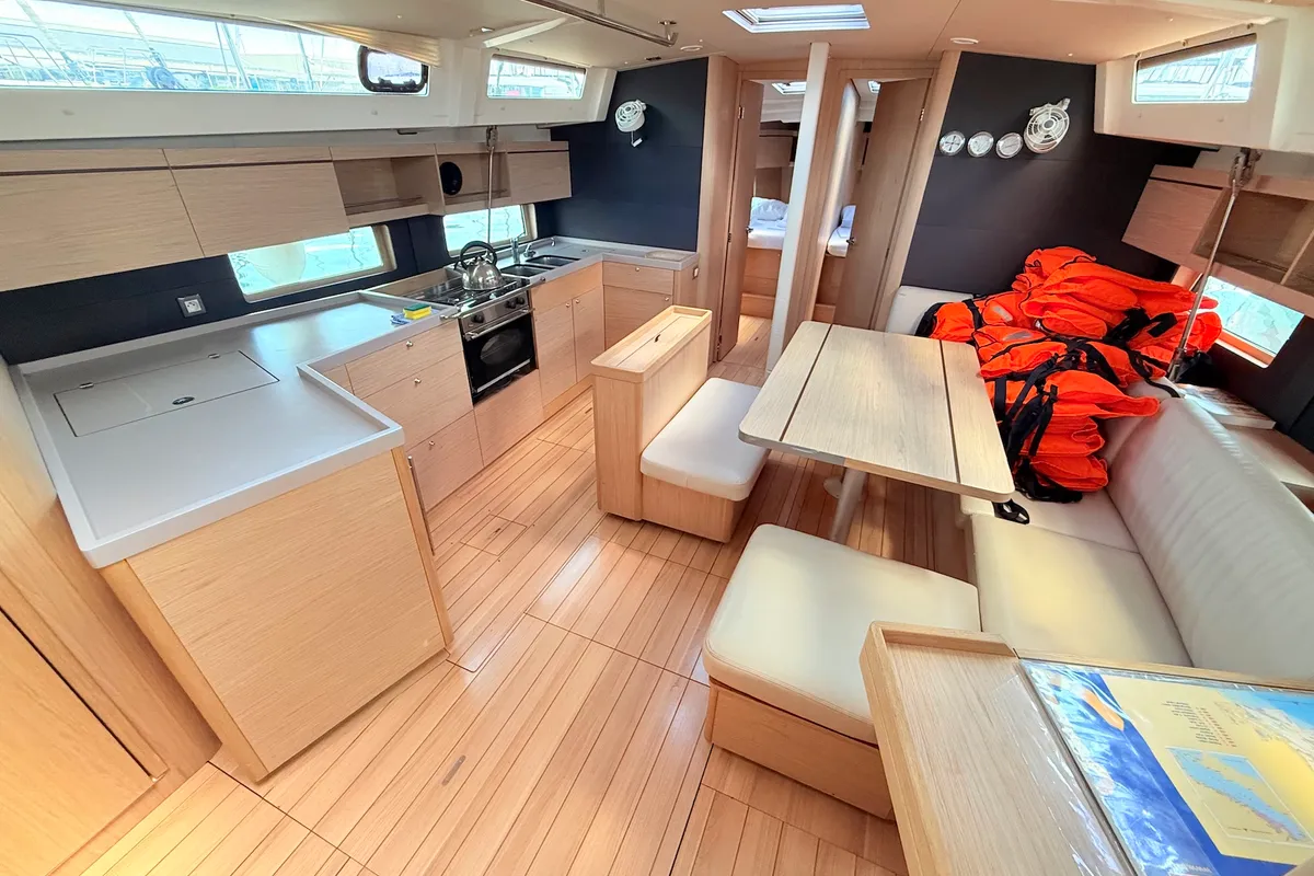 Salon of Daria & Engara, a Beneteau Oceanis 46.1 sailboat at Općina Sukošan, Croatia